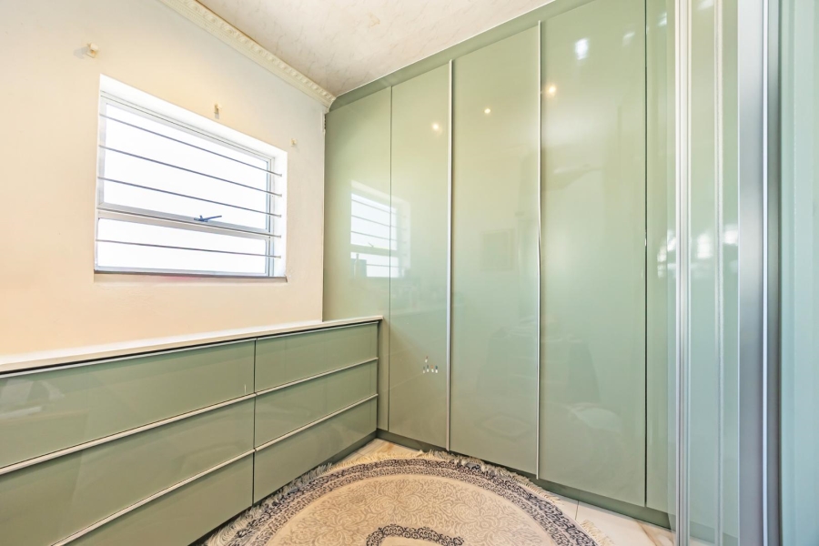 5 Bedroom Property for Sale in Panorama Western Cape